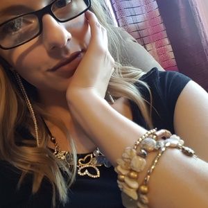 Meet your Posher, Courtney